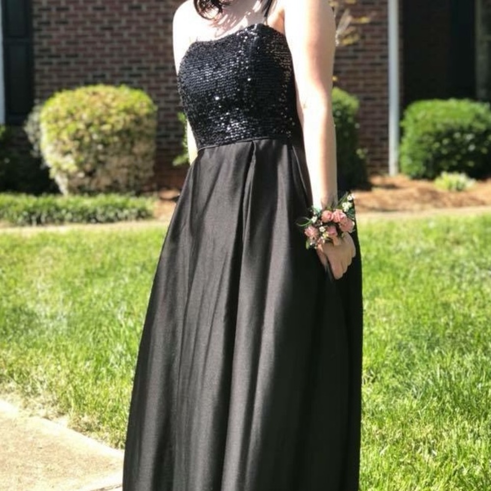 Strapless Black prom dress